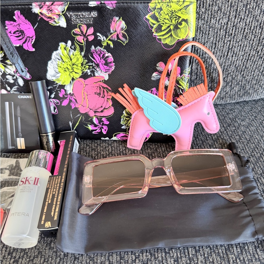 Bundle of 8 items - Victoria's Secret Floral Clutch & accessories - Picture 5 of 5